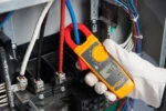 Fluke 302+ CAT III Digital Clamp Meter - Image 2