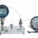 HS700 pneumatic pressure comparator top view with dual pressure ports calibration pump